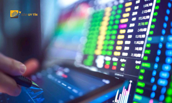 Cổ phiếu tăng điểm khi Nhà Trắng thông qua thỏa thuận nợ