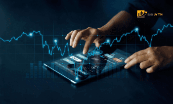 Phố Wall giảm sau khi Fitch hạ xếp hạng tín dụng của chính phủ Hoa Kỳ