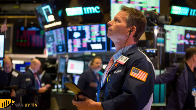 Chứng khoán Mỹ đóng cửa giảm điểm sau số liệu lạm phát tiêu dùng