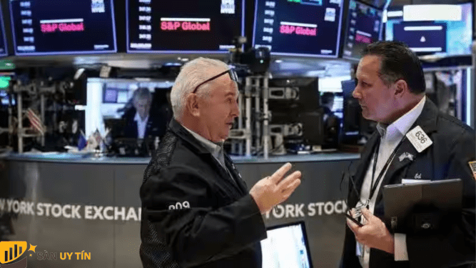 Chứng khoán Mỹ tăng khi giá dầu giảm từ mức cao gần đây