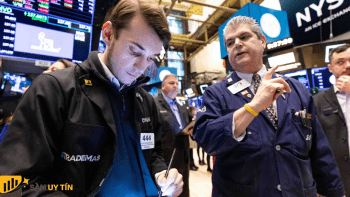 Phố Wall kết thúc giảm nhẹ, nhà đầu tư chờ bảng lương vào thứ Sáu