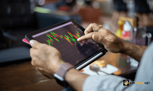 FTSE 100, S&P 500 và Nasdaq 100 ổn định trước khi công bố thu nhập quý 4 của Nvidia