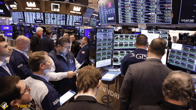 Dow đóng cửa tăng gần 500 điểm, S&P 500 tăng hơn 1% nhờ hy vọng Trump sẽ nhượng bộ về thuế quan