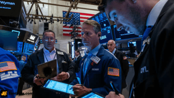 Cổ phiếu, trái phiếu kho bạc Mỹ phục hồi nhưng đồng đô la giảm trong bối cảnh bất ổn về thuế quan