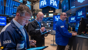 Dow, S&P 500, Nasdaq kết thúc phiên tăng điểm sau bài phát biểu của Trump về Powell gây ra biến động giao dịch